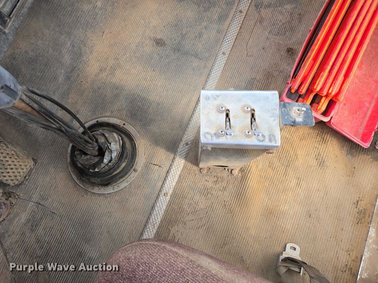 image for item ES2526 1977 Kenworth W900A truck cab and chassis