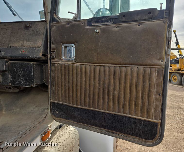 image for item ES2526 1977 Kenworth W900A truck cab and chassis