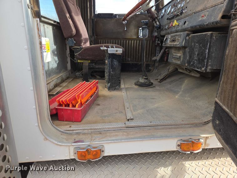 image for item ES2526 1977 Kenworth W900A truck cab and chassis