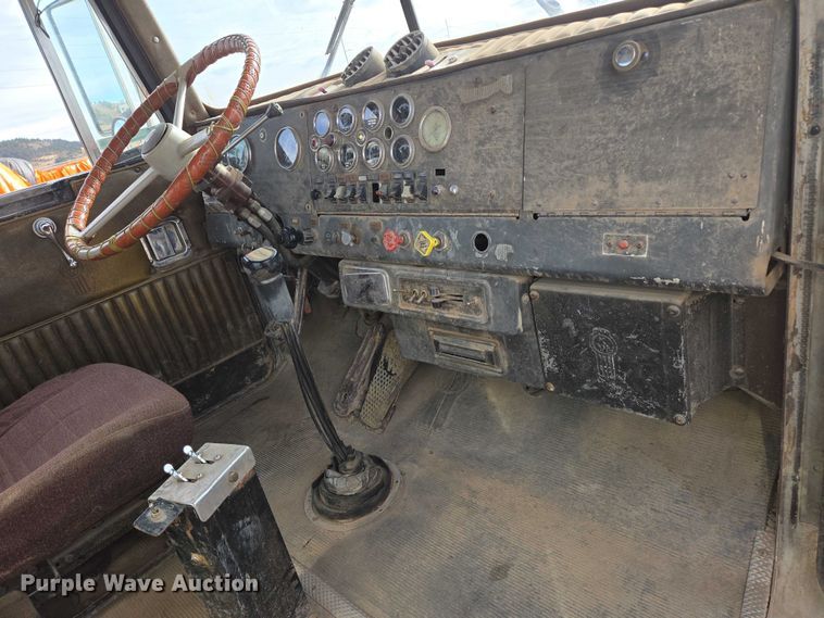 image for item ES2526 1977 Kenworth W900A truck cab and chassis