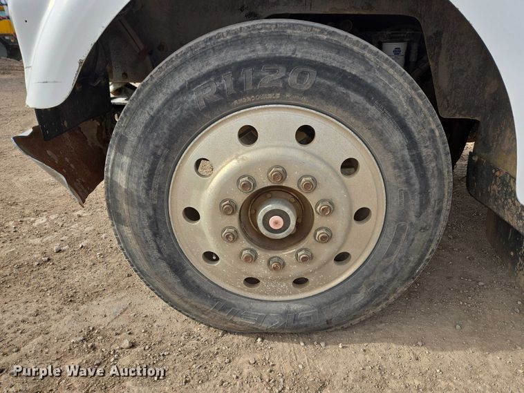 image for item ES2526 1977 Kenworth W900A truck cab and chassis