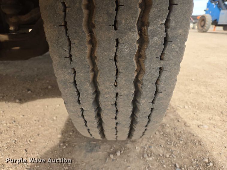 image for item ES2526 1977 Kenworth W900A truck cab and chassis