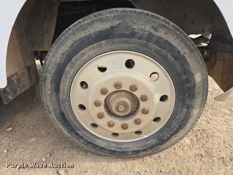 image for item ES2526 1977 Kenworth W900A truck cab and chassis