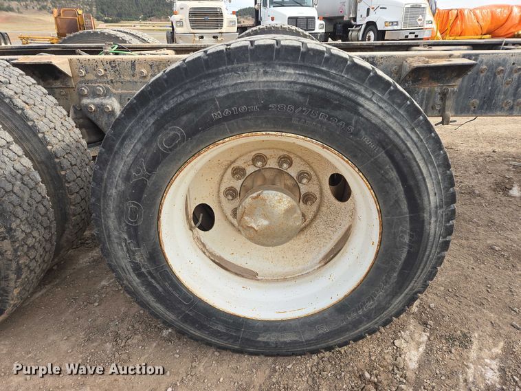 image for item ES2526 1977 Kenworth W900A truck cab and chassis