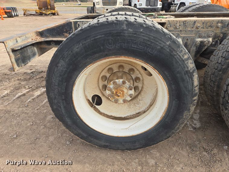 image for item ES2526 1977 Kenworth W900A truck cab and chassis