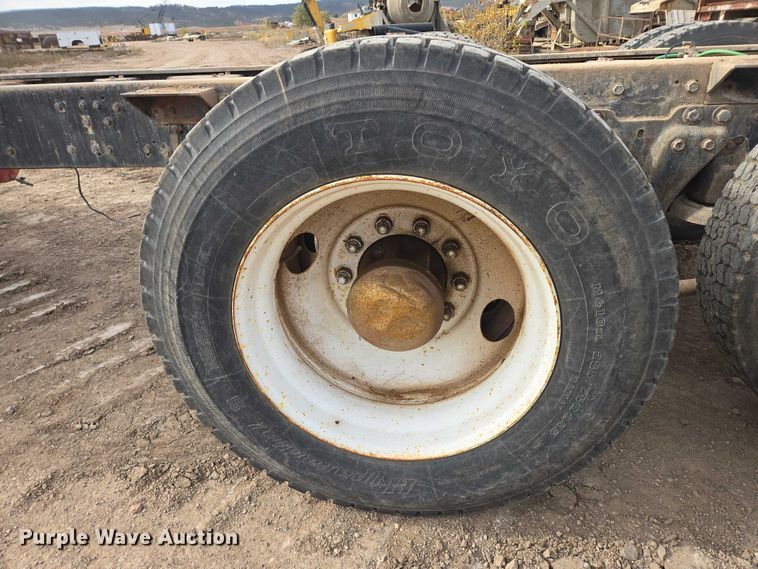 image for item ES2526 1977 Kenworth W900A truck cab and chassis