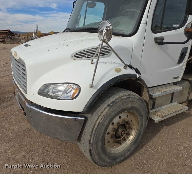 image for item ES2527 2005 Freightliner M2 dump truck