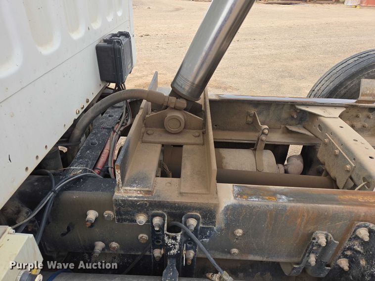 image for item ES2527 2005 Freightliner M2 dump truck