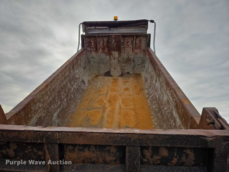 image for item ES2527 2005 Freightliner M2 dump truck