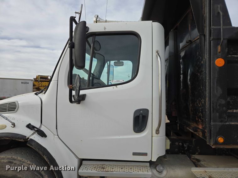 image for item ES2527 2005 Freightliner M2 dump truck