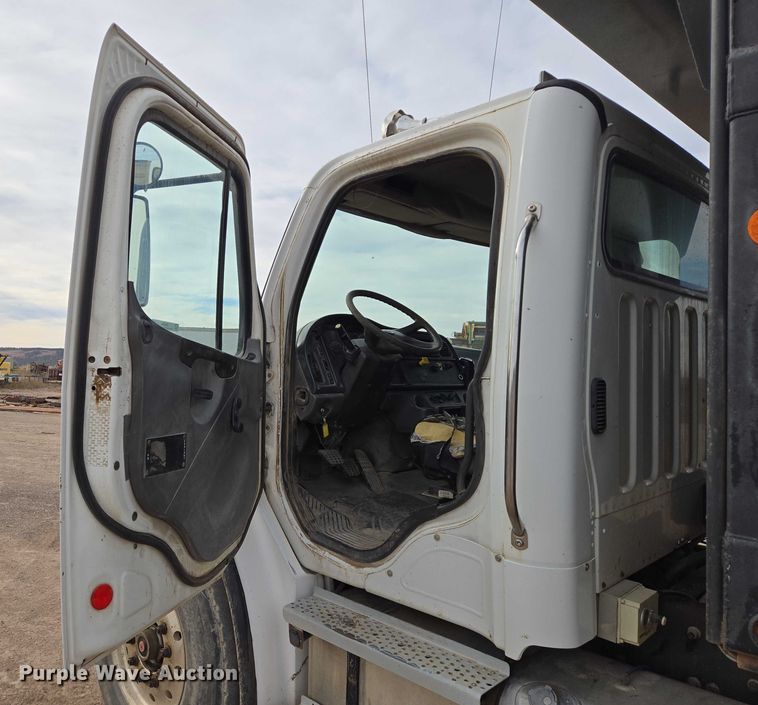 image for item ES2527 2005 Freightliner M2 dump truck