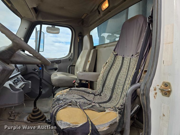 image for item ES2527 2005 Freightliner M2 dump truck