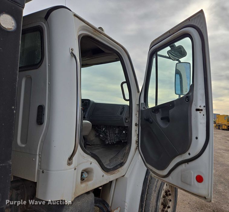 image for item ES2527 2005 Freightliner M2 dump truck