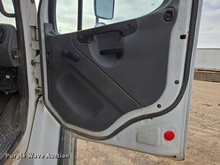 image for item ES2527 2005 Freightliner M2 dump truck