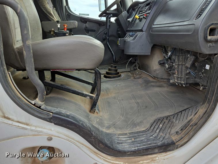 image for item ES2527 2005 Freightliner M2 dump truck