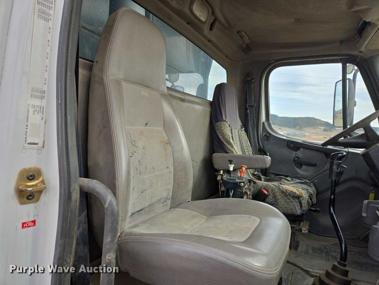 image for item ES2527 2005 Freightliner M2 dump truck