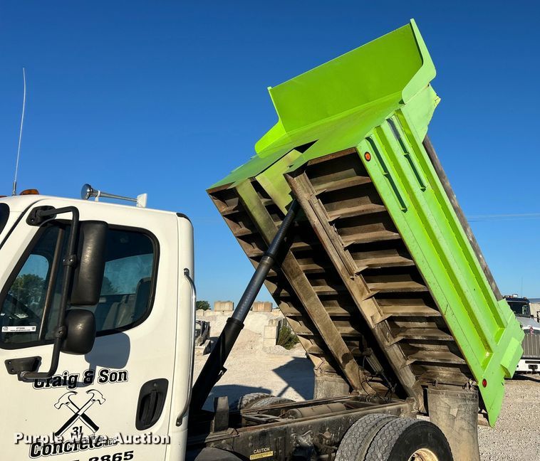 image for item ET3099 2006 Freightliner Business Class M2 dump truck