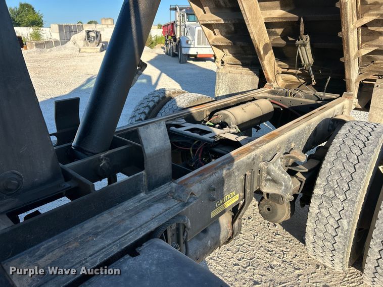 image for item ET3099 2006 Freightliner Business Class M2 dump truck