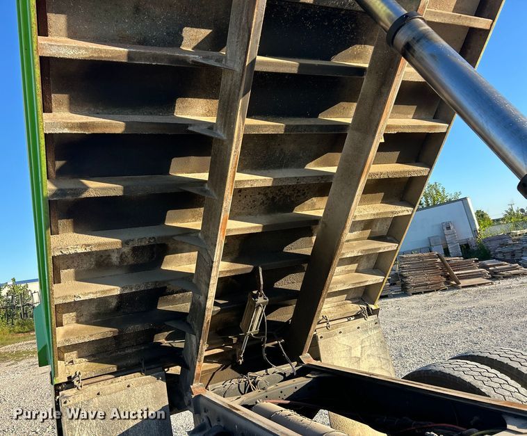 image for item ET3099 2006 Freightliner Business Class M2 dump truck