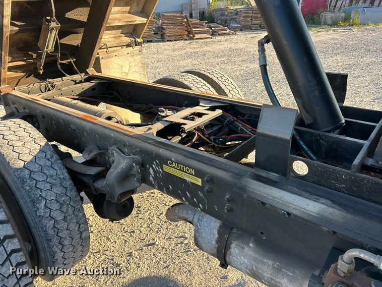 image for item ET3099 2006 Freightliner Business Class M2 dump truck