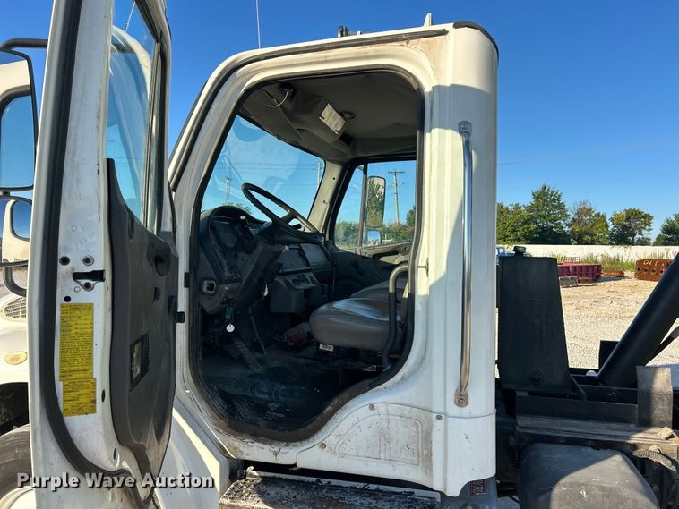 image for item ET3099 2006 Freightliner Business Class M2 dump truck