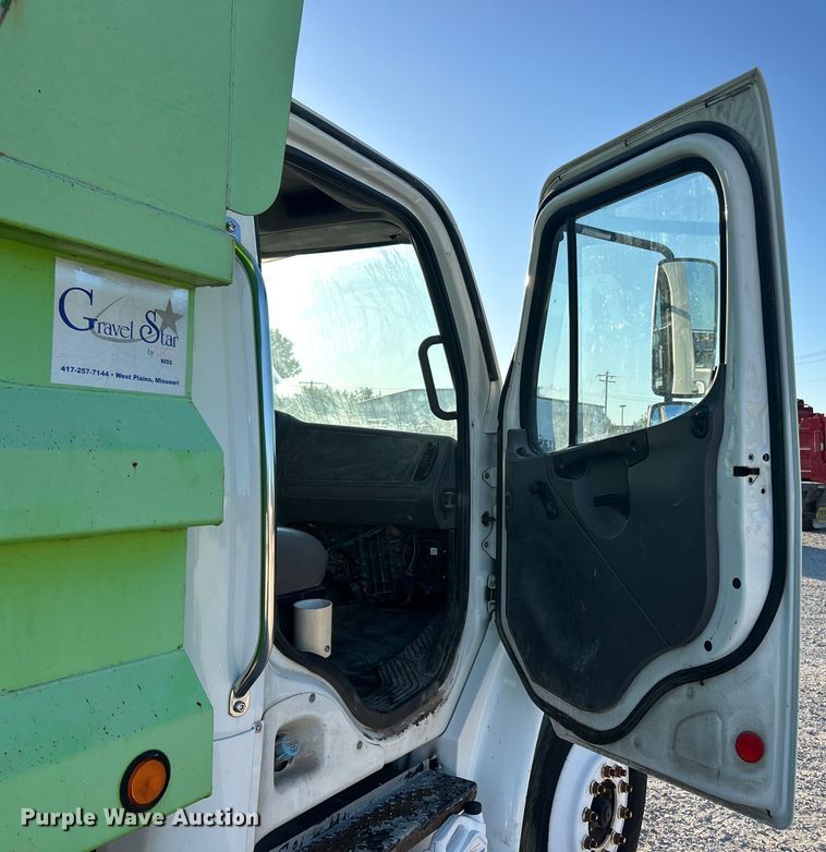 image for item ET3099 2006 Freightliner Business Class M2 dump truck