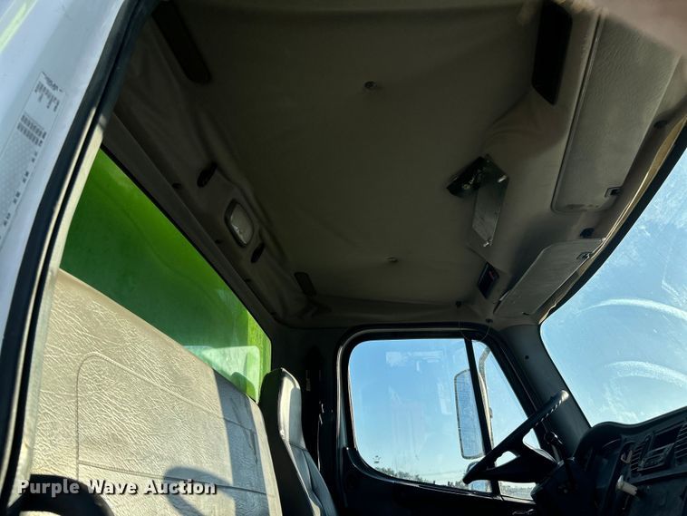 image for item ET3099 2006 Freightliner Business Class M2 dump truck