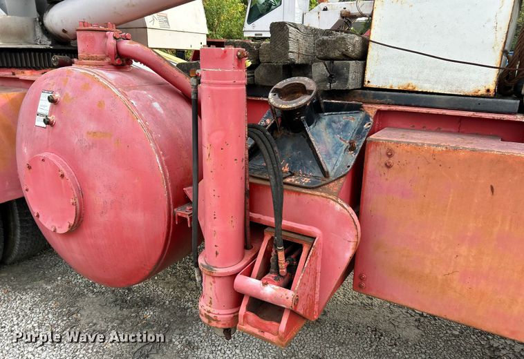 image for item ET3207 1984 Link-Belt HTC-814 crane