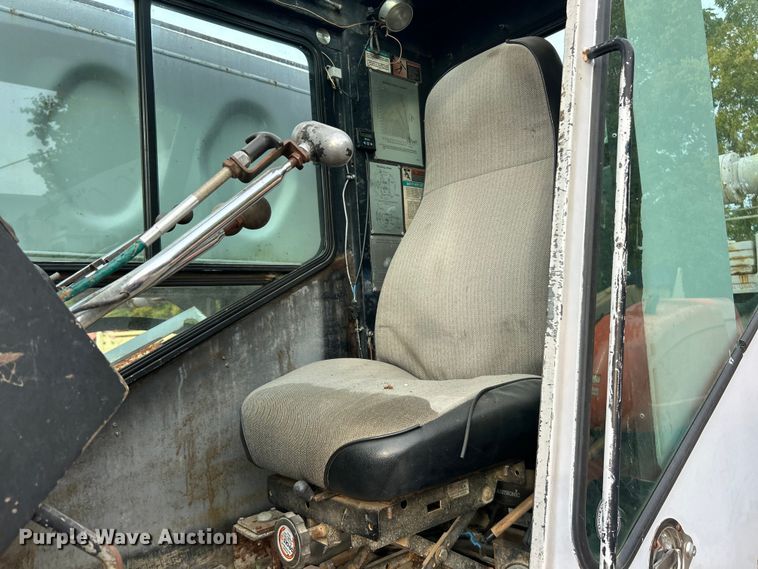 image for item ET3207 1984 Link-Belt HTC-814 crane