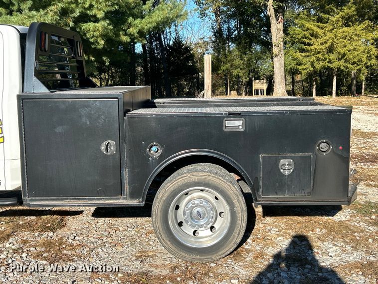 image for item ET6502 2018 Ford F450 Super Duty SuperCab flatbed truck