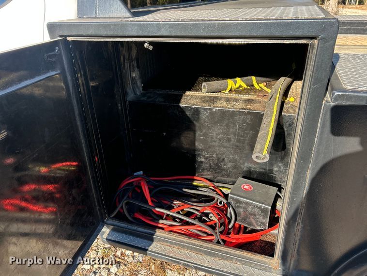 image for item ET6502 2018 Ford F450 Super Duty SuperCab flatbed truck