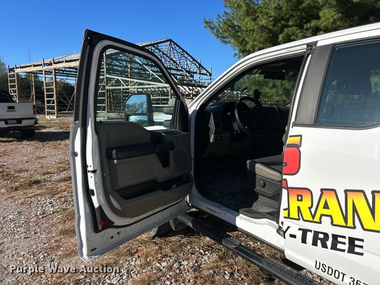 image for item ET6502 2018 Ford F450 Super Duty SuperCab flatbed truck