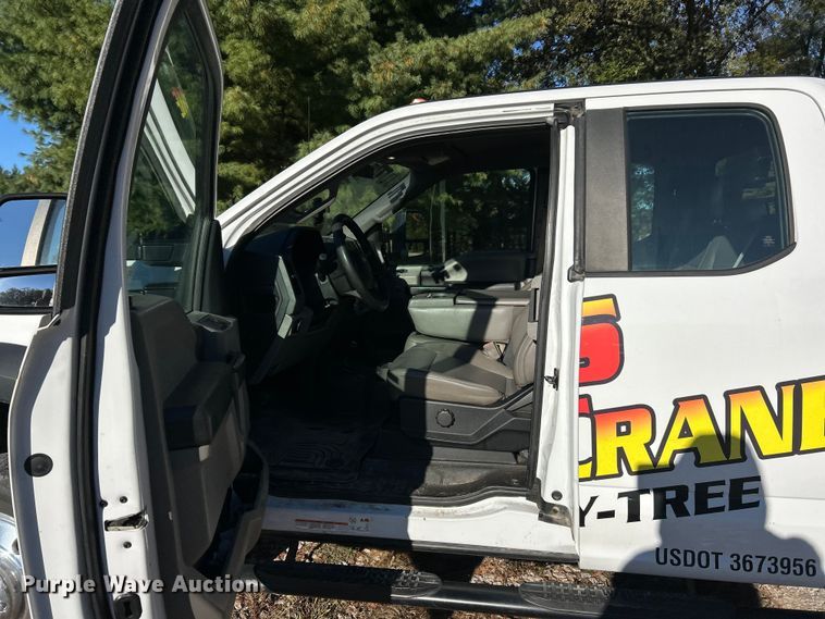 image for item ET6502 2018 Ford F450 Super Duty SuperCab flatbed truck