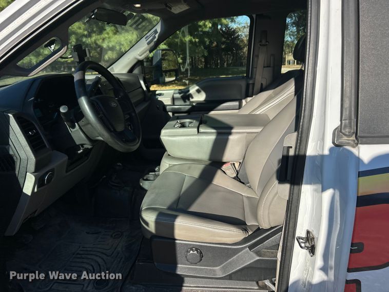 image for item ET6502 2018 Ford F450 Super Duty SuperCab flatbed truck