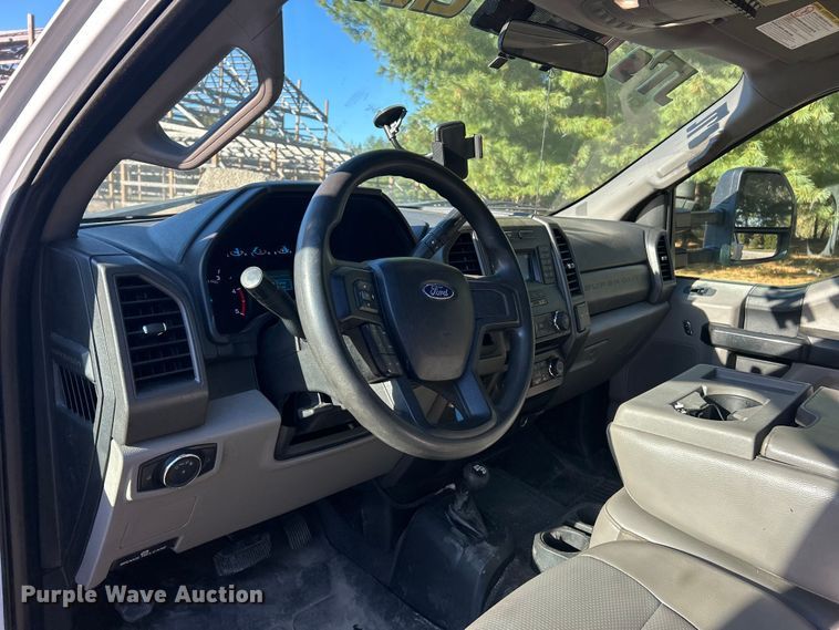 image for item ET6502 2018 Ford F450 Super Duty SuperCab flatbed truck