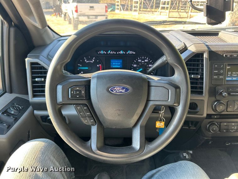 image for item ET6502 2018 Ford F450 Super Duty SuperCab flatbed truck