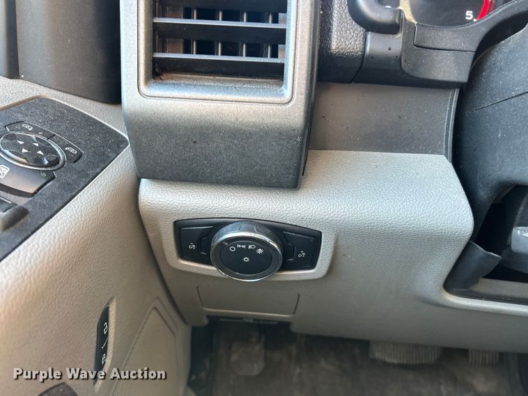 image for item ET6502 2018 Ford F450 Super Duty SuperCab flatbed truck