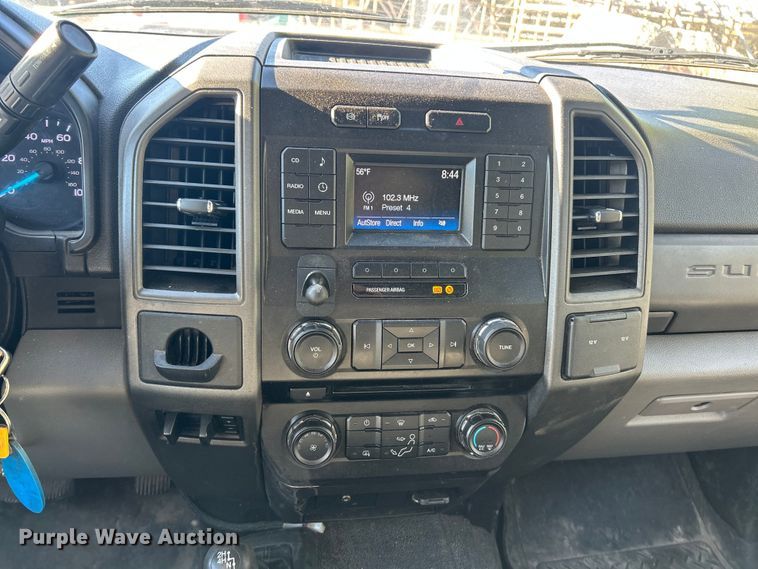 image for item ET6502 2018 Ford F450 Super Duty SuperCab flatbed truck