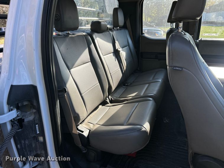 image for item ET6502 2018 Ford F450 Super Duty SuperCab flatbed truck