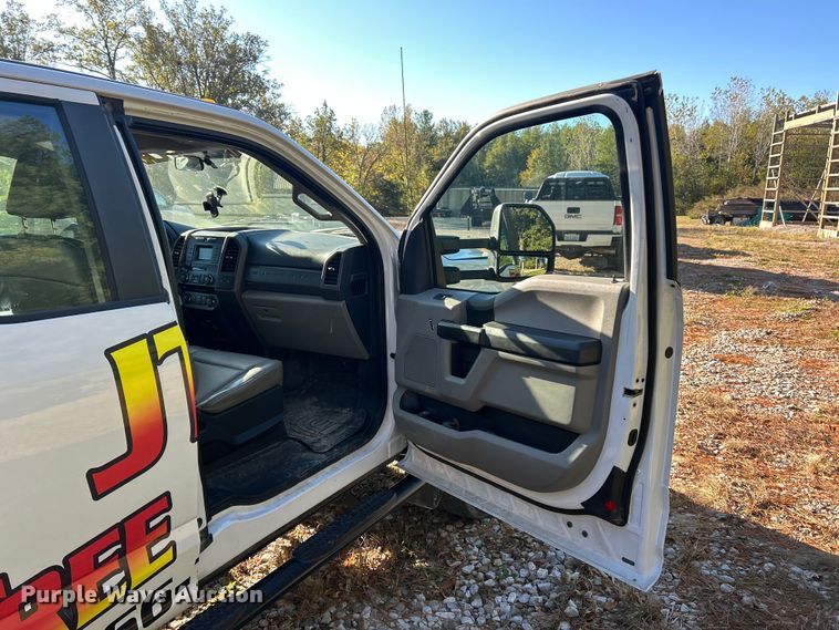 image for item ET6502 2018 Ford F450 Super Duty SuperCab flatbed truck