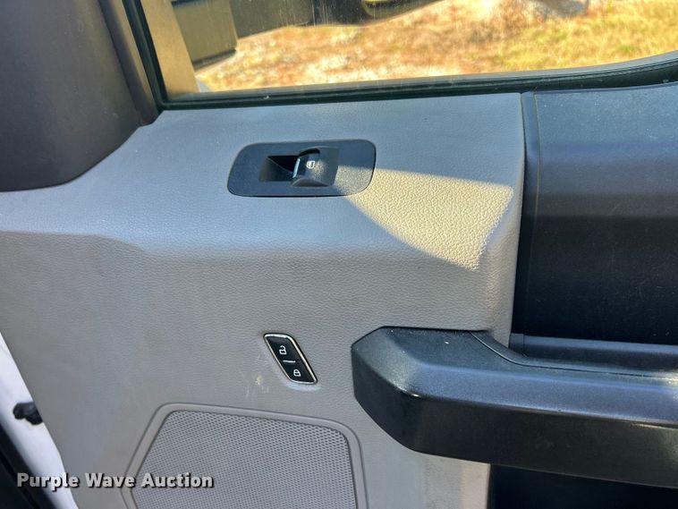 image for item ET6502 2018 Ford F450 Super Duty SuperCab flatbed truck