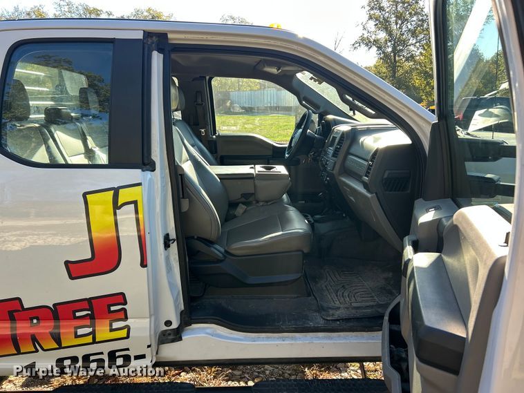 image for item ET6502 2018 Ford F450 Super Duty SuperCab flatbed truck