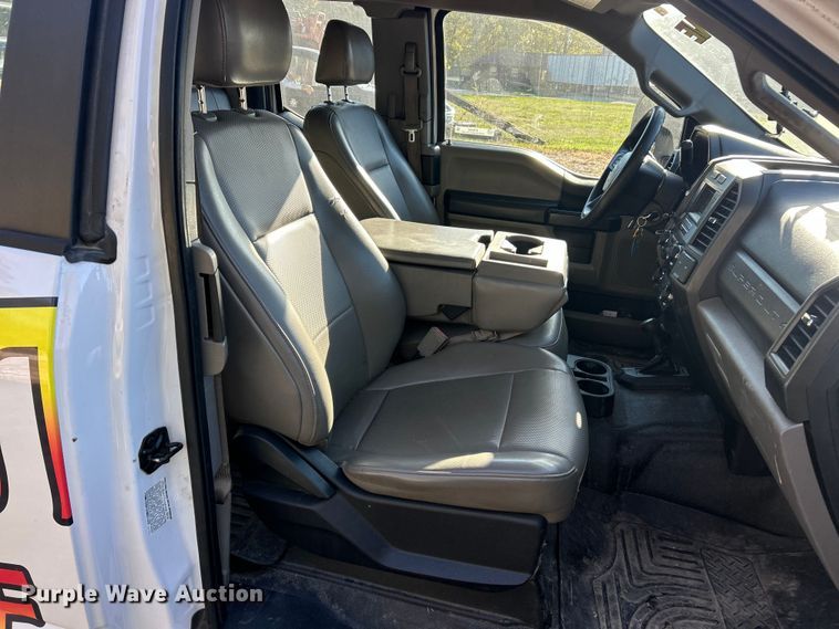 image for item ET6502 2018 Ford F450 Super Duty SuperCab flatbed truck