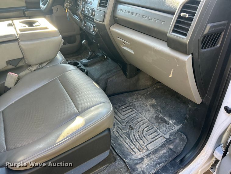 image for item ET6502 2018 Ford F450 Super Duty SuperCab flatbed truck