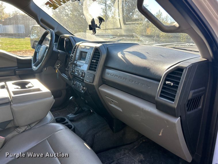 image for item ET6502 2018 Ford F450 Super Duty SuperCab flatbed truck