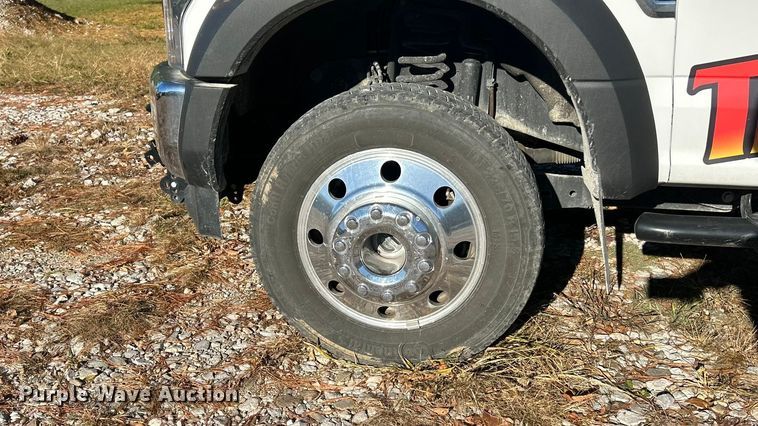 image for item ET6502 2018 Ford F450 Super Duty SuperCab flatbed truck