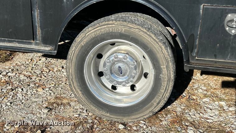 image for item ET6502 2018 Ford F450 Super Duty SuperCab flatbed truck