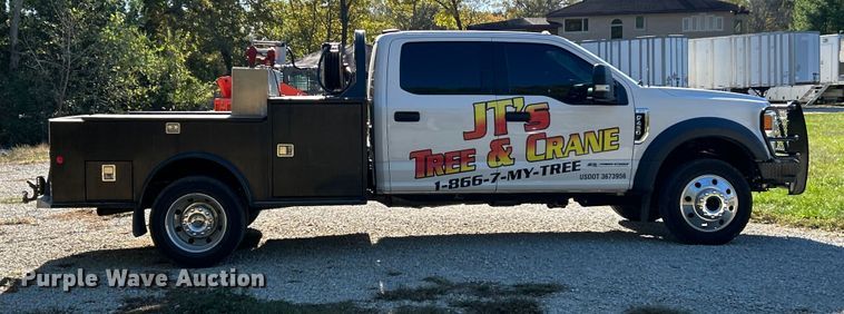 image for item ET6504 2020 Ford F450 Super Duty Crew Cab flatbed truck