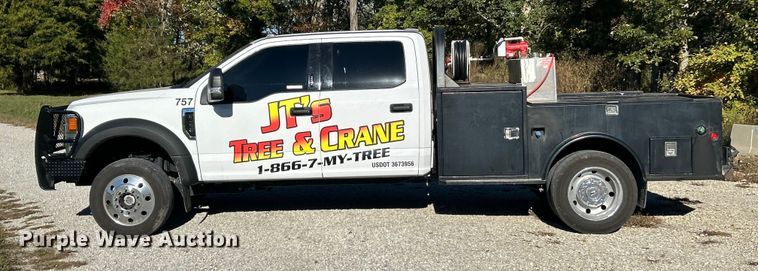 image for item ET6504 2020 Ford F450 Super Duty Crew Cab flatbed truck