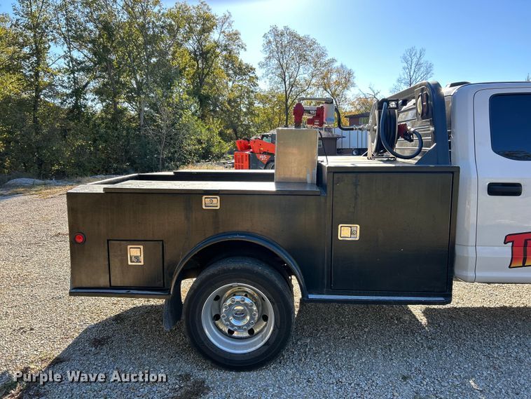 image for item ET6504 2020 Ford F450 Super Duty Crew Cab flatbed truck